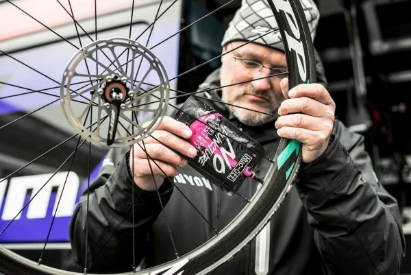 Muc-Off No Puncture Dichtmilch 140ml 5 Muc-Off No Puncture Dichtmilch 140ml – Bild 5